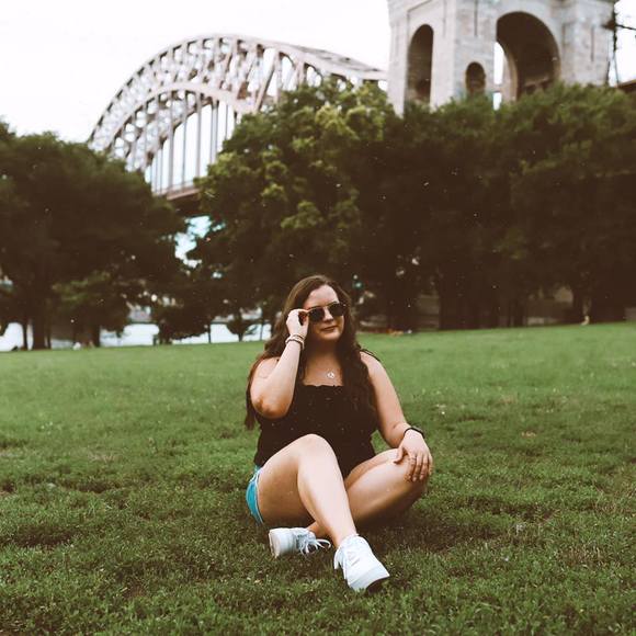 Meet your Posher, Olivia - Picture 1 of 1